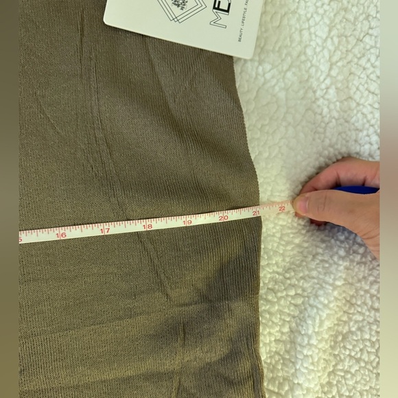 Co-ord knit like material top and skirt set - Picture 5 of 10